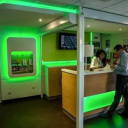 盖和纳巴黎勒布尔热机场宜必思快捷酒店 酒店